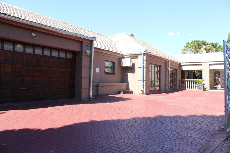 5 Bedroom Property for Sale in Van Der Hoff Park North West